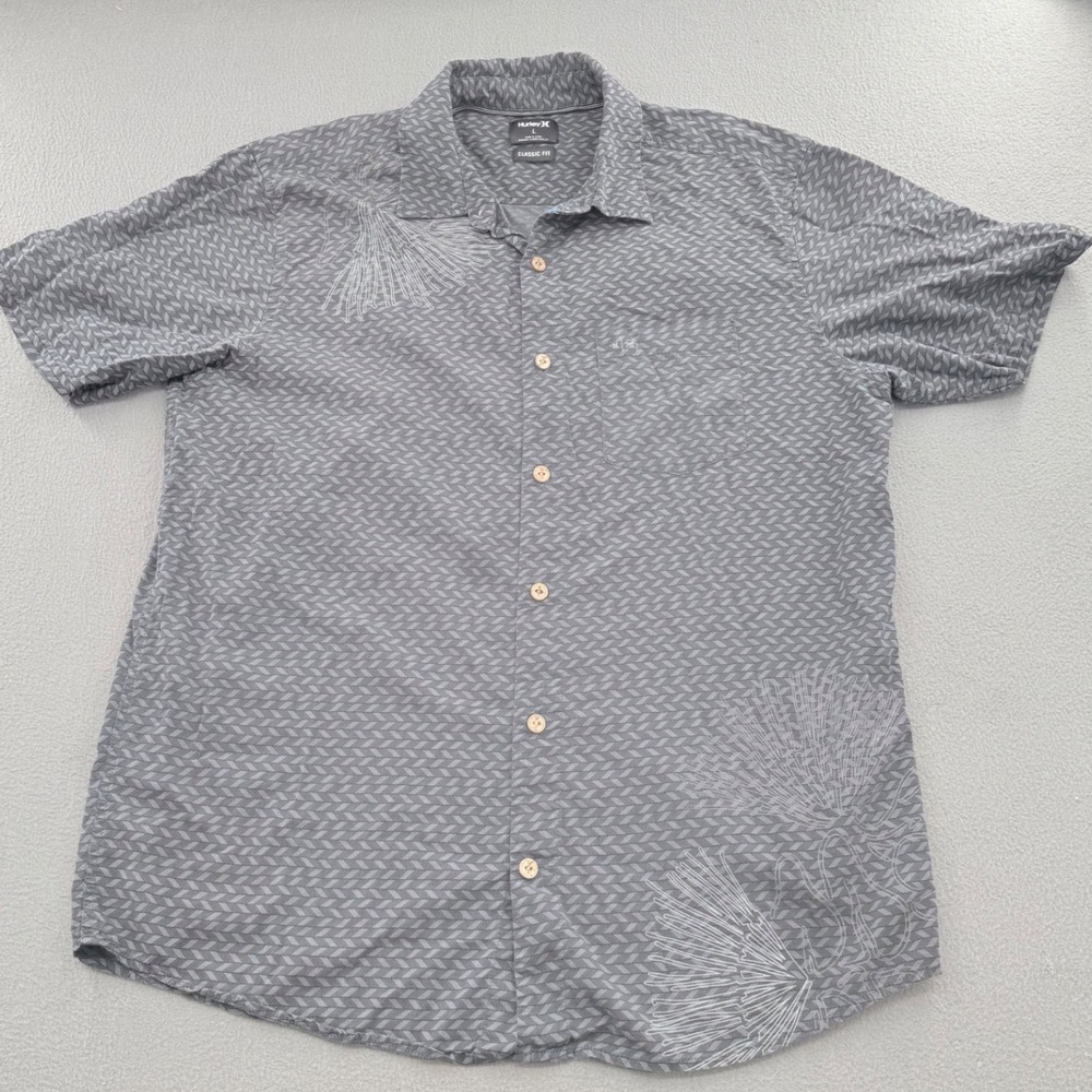 Hurley Button Down Shirt L Geometric Floral S Sleeve Surf Skate Coastal Casual